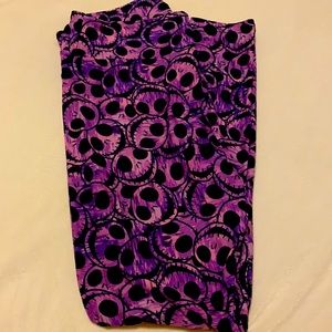 COPY - LuLaRoe Jack Skellington TC*Tear in waist*